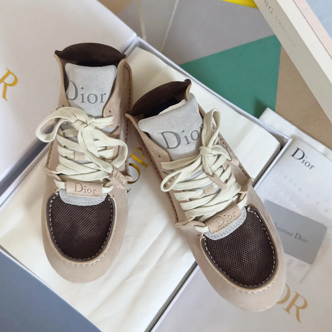 Men's shoes 💰680 Top version: Dior Roadie series catwalk couple style handmade casual sports shoes delivery counter exquisite packaging 🛍📦 ▪️Material: original custom imported first-layer cowhide ▪️Inner lining: original custom leather lining ▪️Sole: original molded anti-slip rubber material ▪️Sole thickness: 2CM ▪️Size: women's 35-40 / Men's 39-45